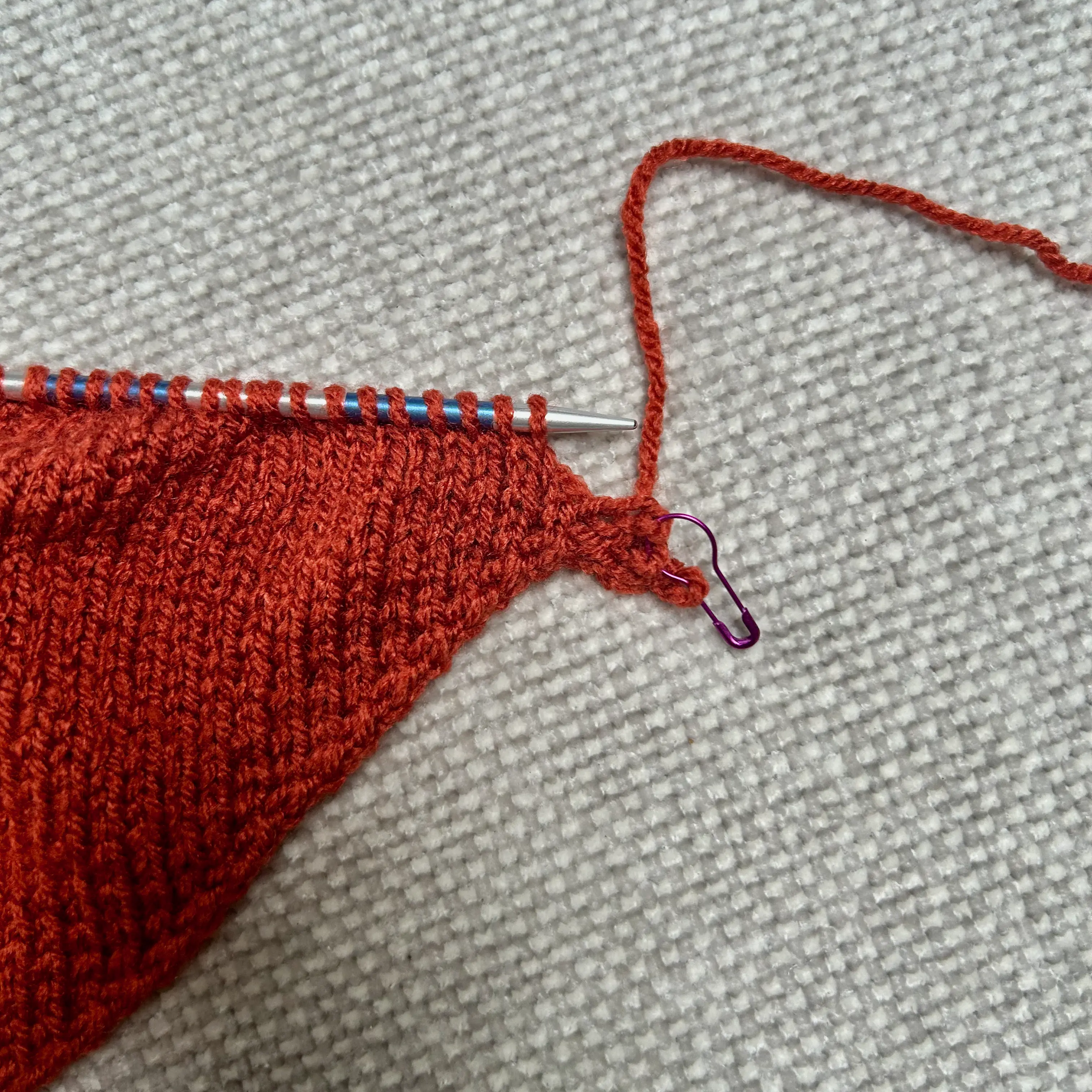 Bandana steken apart gezet voor koorden