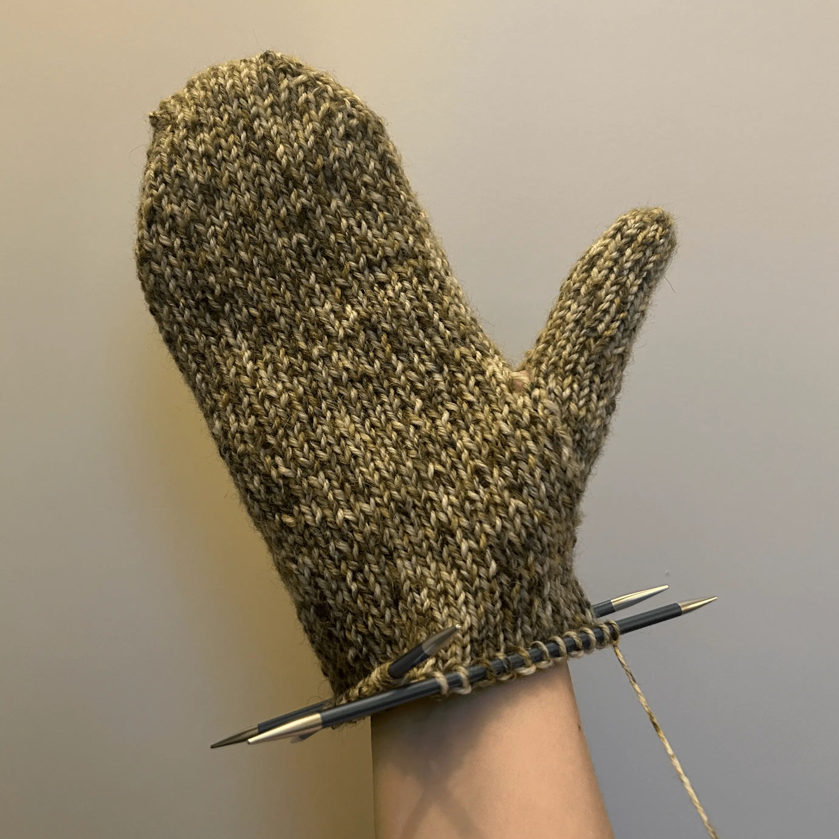 Hand afgebreid voor wanten